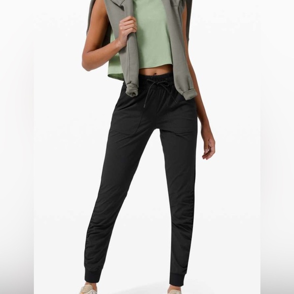 Lululemon Beyond‎ the Studio Joggers - Picture 1 of 10